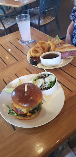 Shopping Mall «Fig Garden Village Shopping Center», reviews and photos, 790 W Shaw Ave, Fresno, CA 93704, USA