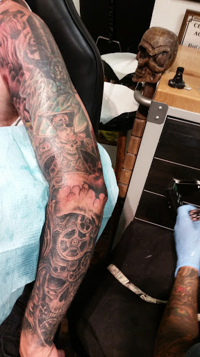 Tattoo Shop «Aces & Eights Tattoo Shop», reviews and photos, 6846 Park Blvd N, Pinellas Park, FL 33781, USA