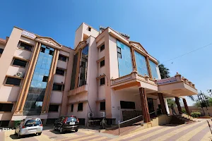 Shastri Shri Dharmajivandasji Swami Rajkot Gurukul Hospital image