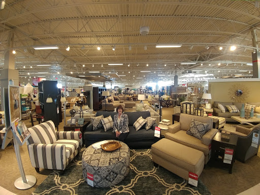 Furniture Store «Art Van Furniture - Toledo (Holland)», reviews and photos, 1301 E Mall Dr, Holland, OH 43528, USA