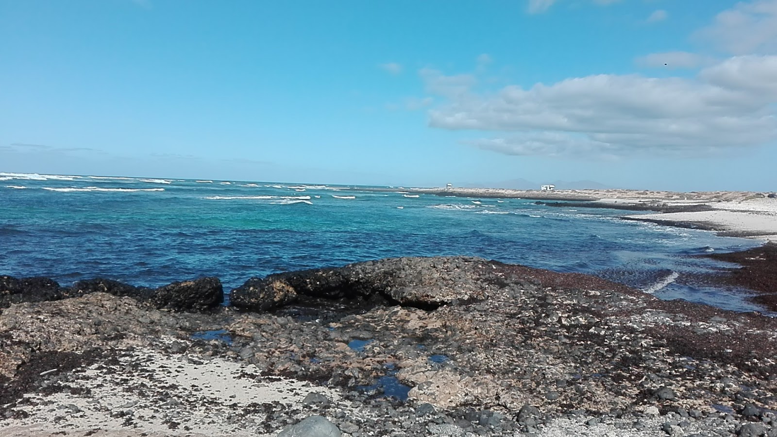 Photo de Playa El Charcon avec un niveau de propreté de partiellement propre