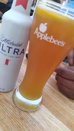 Applebees Grill Bar image