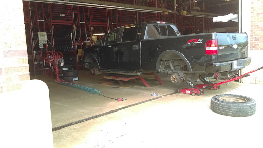 Tire Shop «Discount Tire», reviews and photos, 120 Avon Village Pkwy, Avon, IN 46123, USA