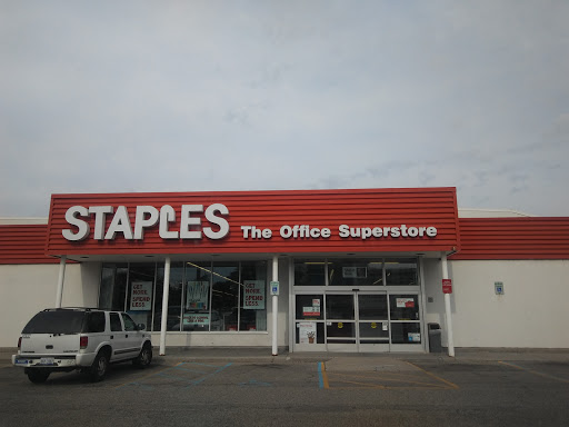 Staples, 3003 E Michigan Ave, Lansing, MI 48912, USA, 