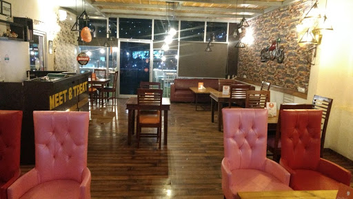 Meet & Treat Rooftop Café Restro Lounge