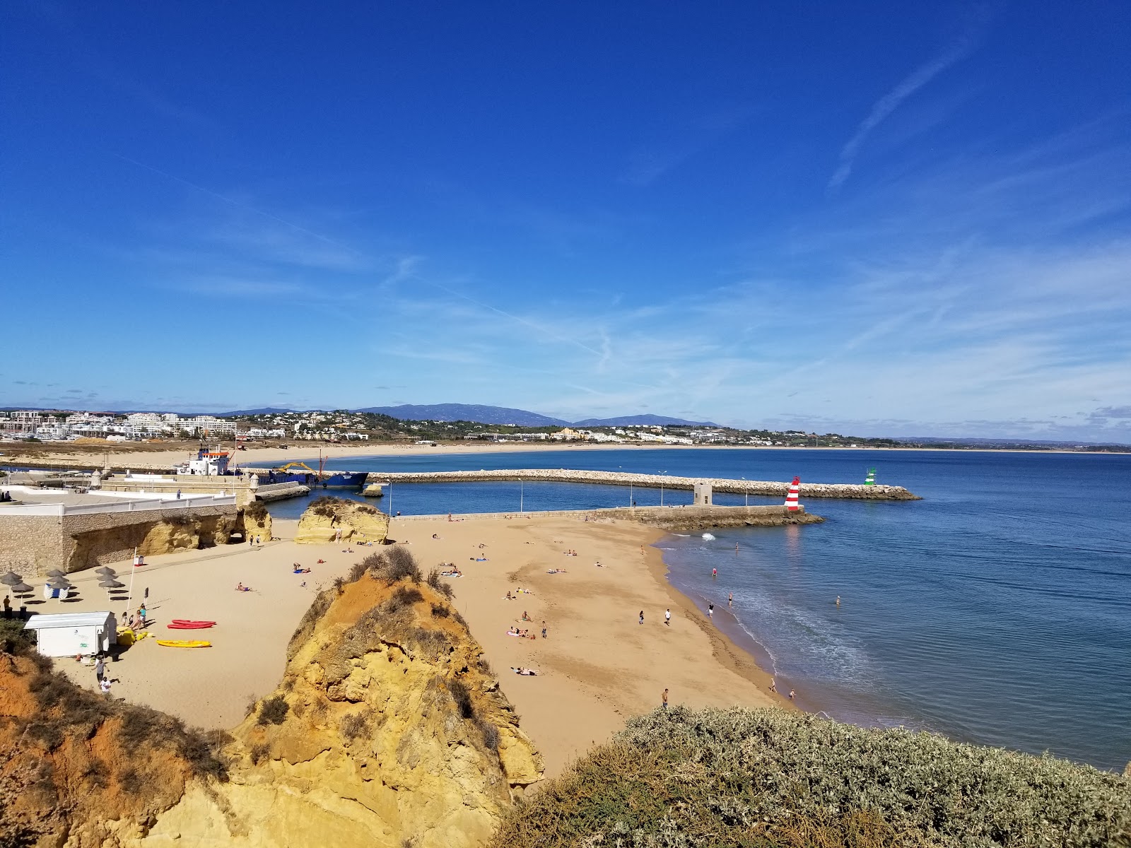 Foto von Miradouro Praia da Batata mit feiner brauner sand Oberfläche