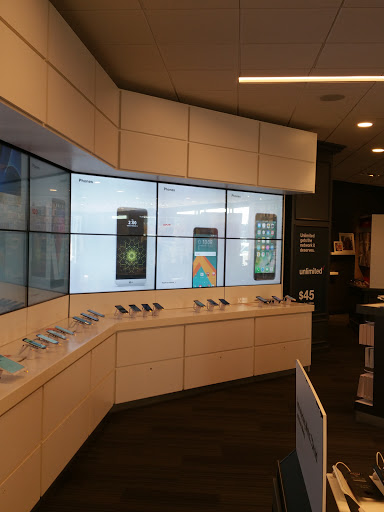 Cell Phone Store «Verizon», reviews and photos, 4926 Dressler Rd NW, Canton, OH 44718, USA