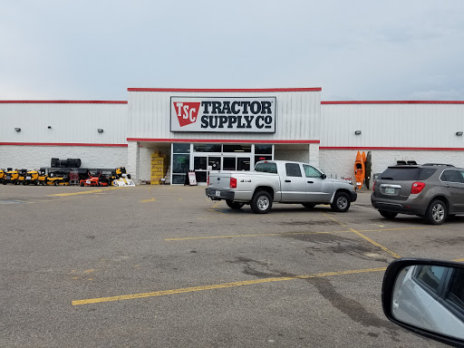 Tractor Supply Co., 677 W Church St, Lexington, TN 38351, USA, 