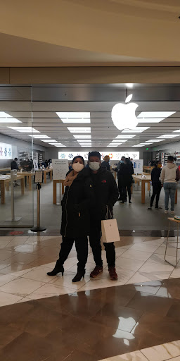 Computer Store «Apple Rockingham Park», reviews and photos, 99 Rockingham Park Blvd, Salem, NH 03079, USA