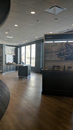 Cell Phone Store «Verizon», reviews and photos, 2201 S Wolf Rd, Hillside, IL 60162, USA