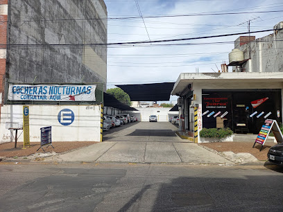 Estacionamiento y kiosco Juarez