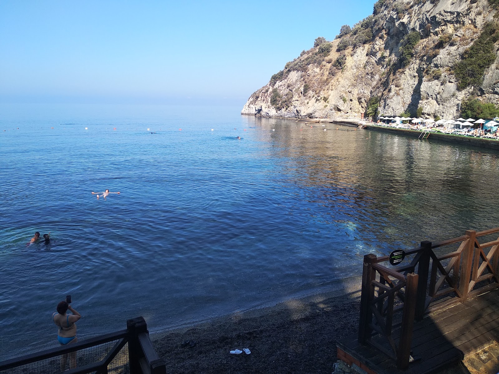 Photo of Ladonia beach and the settlement