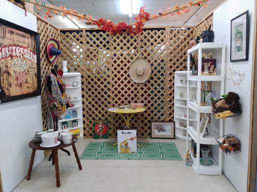 Flea Market «Bama Flea Mall & Antique Center», reviews and photos, 1605 Ashville Rd, Leeds, AL 35094, USA