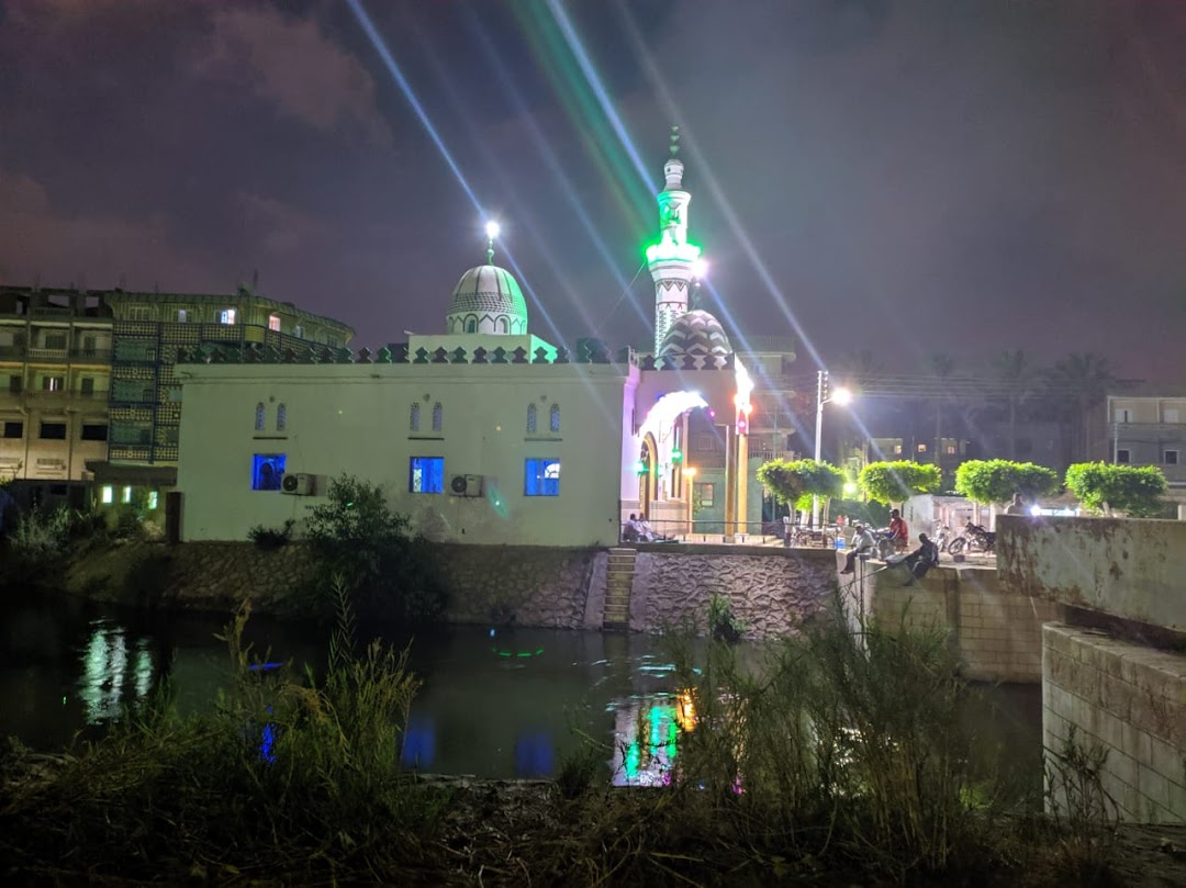 مسجد الرحمن بعزب النهضة (القنال)