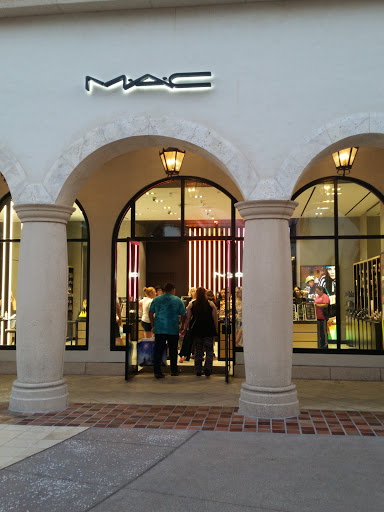 Cosmetics Store «MAC Cosmetics», reviews and photos, 1530 Buena Vista Dr #1b, Lake Buena Vista, FL 32830, USA