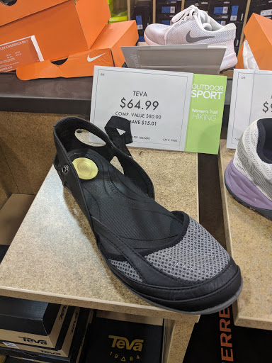 Shoe Store «DSW Designer Shoe Warehouse», reviews and photos, 3665 Washtenaw Ave, Ann Arbor, MI 48104, USA