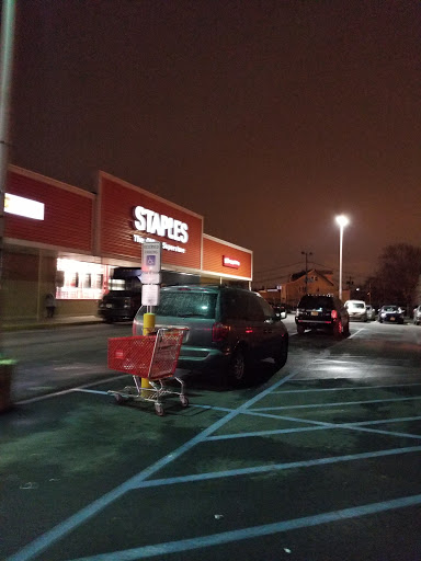 Office Supply Store «Staples», reviews and photos, 135 Bloomfield Ave, Bloomfield, NJ 07003, USA