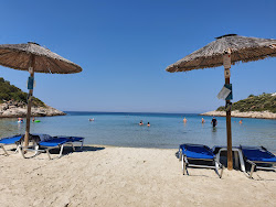 Foto av Atspas beach omgiven av berg