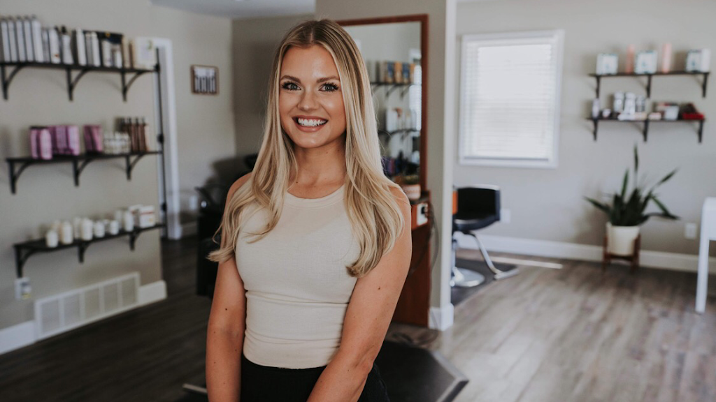 Shannon VanFleet Hairstylist, Ali & Co. Beauty Salon 62321