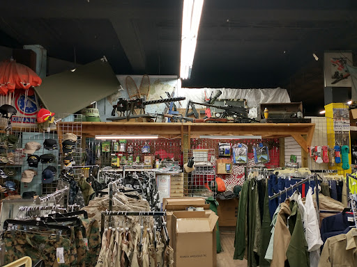 Army & Navy Surplus Shop «Army Navy Sales», reviews and photos, 3100 N Lincoln Ave, Chicago, IL 60657, USA