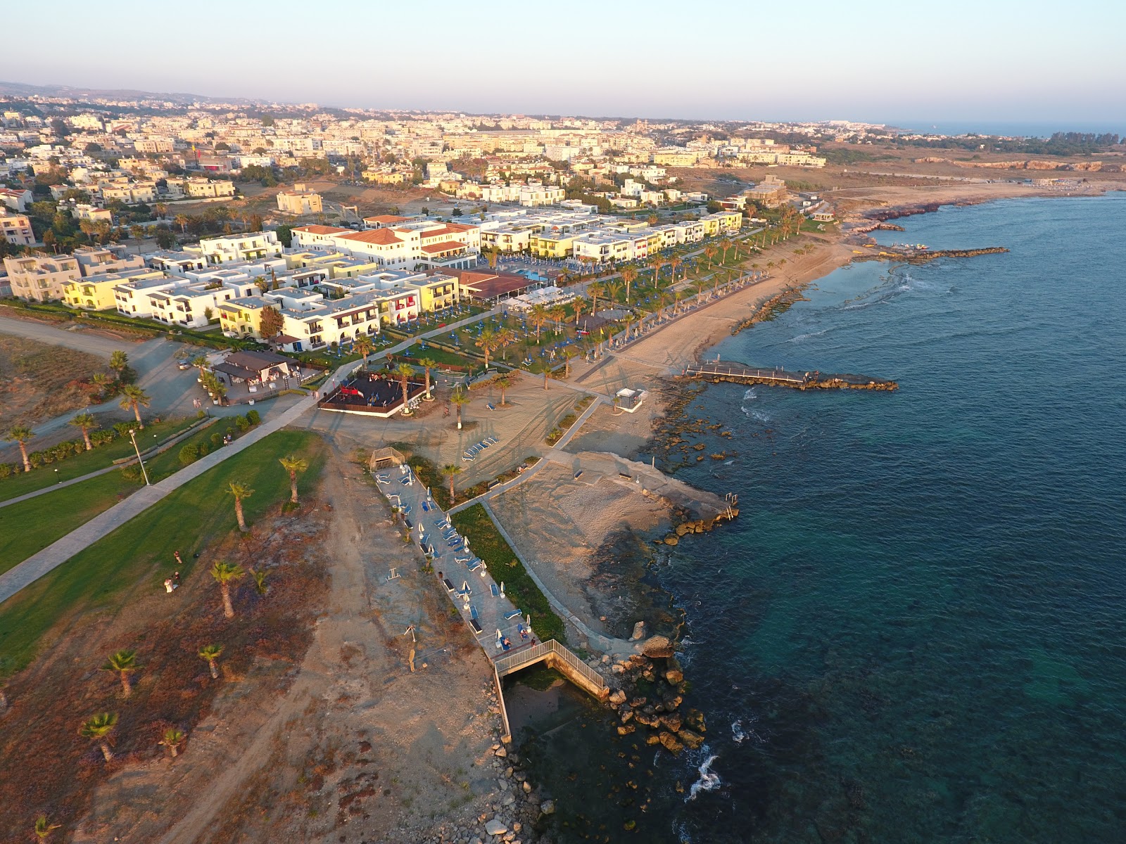 Foto de Kefalos beach y el asentamiento