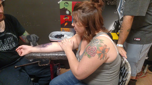 Tattoo Shop «Black Sheep Tattoo Studios», reviews and photos, 1679 E Main St, Kent, OH 44240, USA