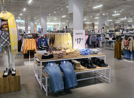 Clothing Store «Forever 21», reviews and photos, 4164 N Harlem Ave, Norridge, IL 60706, USA