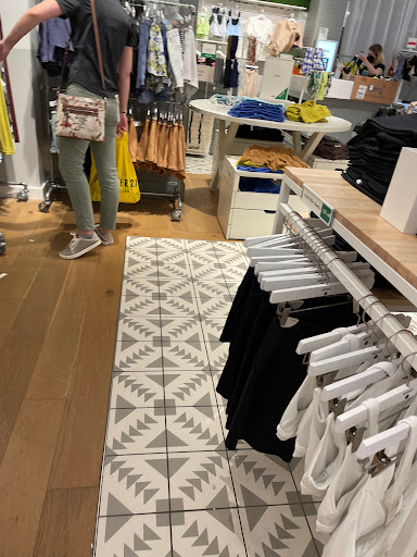 Clothing Store «AEO & Aerie Store», reviews and photos, 825 Dulaney Valley Rd #116, Towson, MD 21204, USA