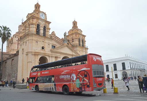 City Tour Parada 1 (Plaza San Martin, Catedral y Cabildo)