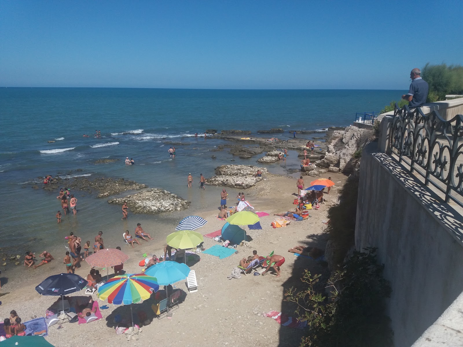 Rock of Frisio beach'in fotoğrafı doğrudan plaj ile birlikte