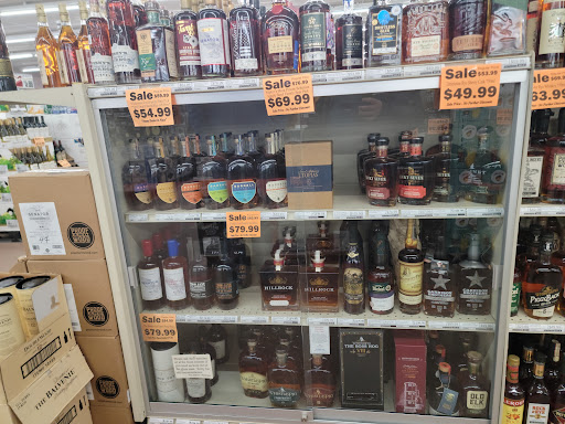 Beer Store «Family Beer & Liquor Store», reviews and photos, 20200 US Rte 20 Frontage Rd, East Dubuque, IL 61025, USA