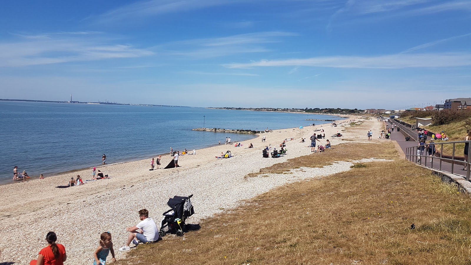 Φωτογραφία του Lee on the Solent με μακρά ευθεία ακτή