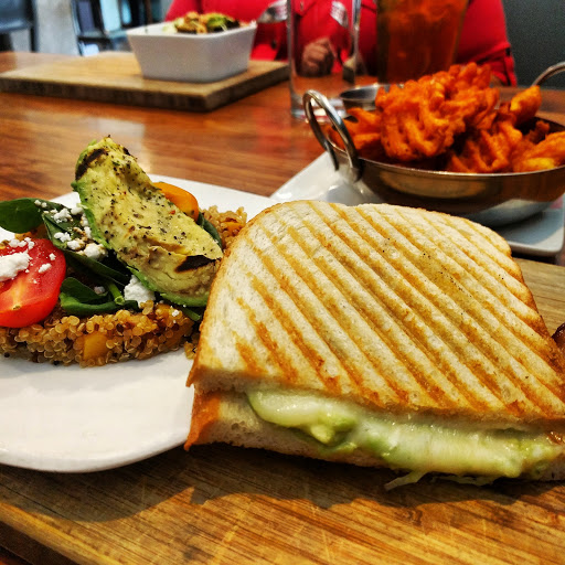 American Restaurant «D Bar Denver», reviews and photos, 494 E 19th Ave, Denver, CO 80203, USA