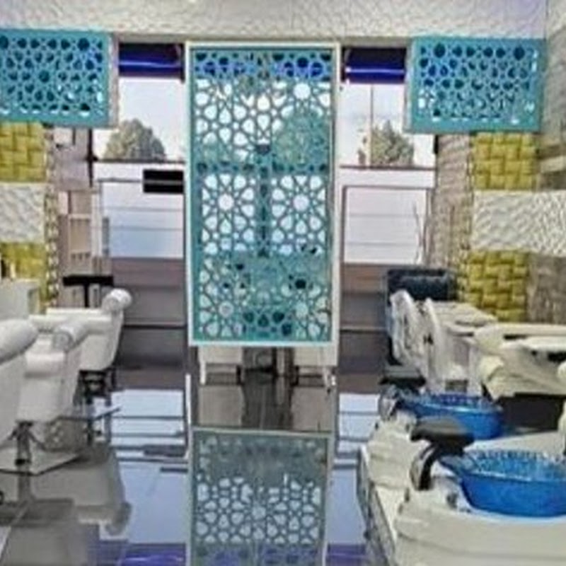 The Queen Salon صالون الملكة