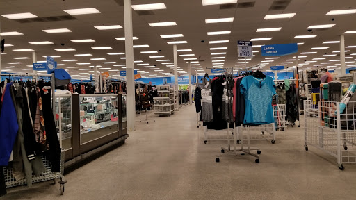 Clothing Store «Ross Dress for Less», reviews and photos, 7065 Cermak Rd, Berwyn, IL 60402, USA