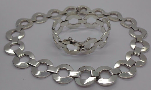 Pawn Shop «R J Jewelry & Loan Co», reviews and photos, 1210 Bloomingdale Rd, Glendale Heights, IL 60139, USA