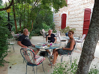 Atmosphère du Restaurant français Le Temps de Vivre à Saint-Hilaire-de-Lusignan - n°5