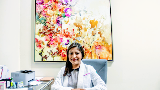 Dra. Daniela Flores Gutiérrez, Ginecólogo