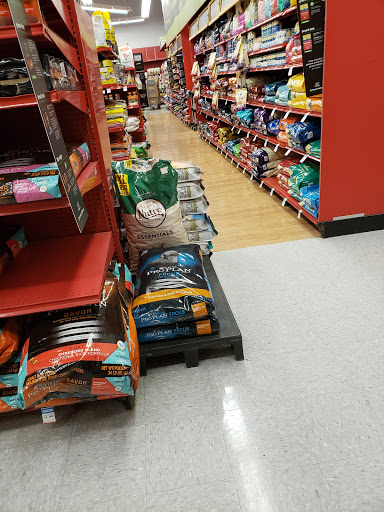 Pet Supply Store «Petco Animal Supplies», reviews and photos, 210 Fortune Blvd, Milford, MA 01757, USA