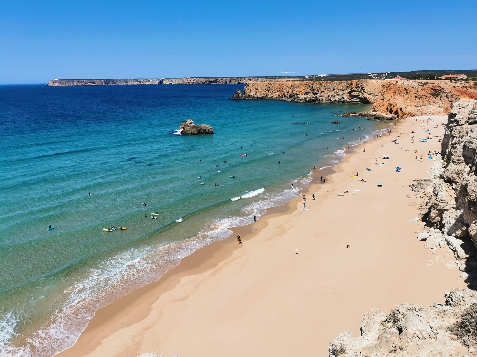 Photo de Praia do Tonel avec sable brun de surface