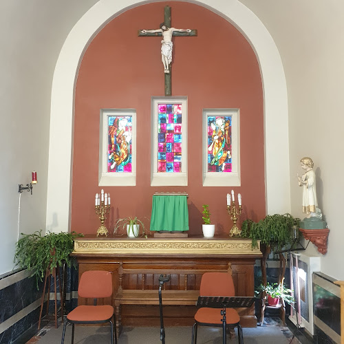 Beoordelingen van Eglise Sainte Thérèse De L'enfant Jésus in Gembloers - Kerk