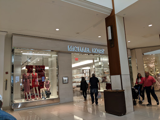 Fashion Accessories Store «Michael Kors», reviews and photos, 19575 Biscayne Blvd #153, Aventura, FL 33180, USA