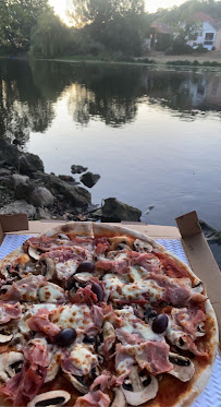 Plats et boissons du Pizzas à emporter Pizzéria la Famille à Avanne-Aveney - n°3