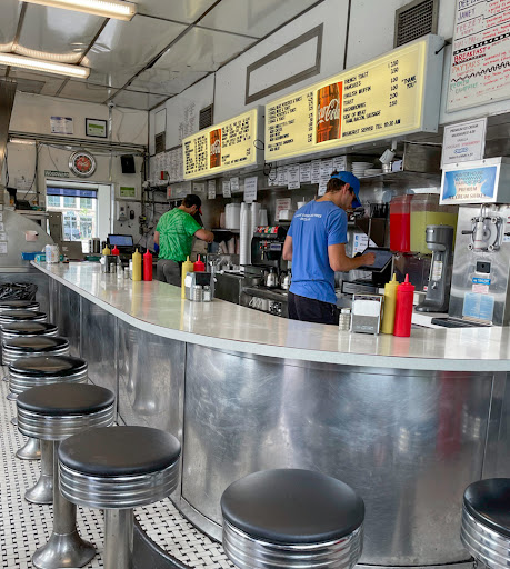 Hamburger Restaurant «Hunter House Hamburgers», reviews and photos, 35075 Woodward Ave, Birmingham, MI 48009, USA