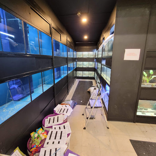 Pet Supply Store «Pet Food Center», reviews and photos, 4036 N First Ave, Evansville, IN 47710, USA