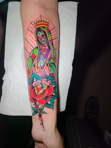 Explore swirl tattoo ideas, creative tattoo ideas in Los Angeles, available at Tinta Rebelde hardcore tattoo