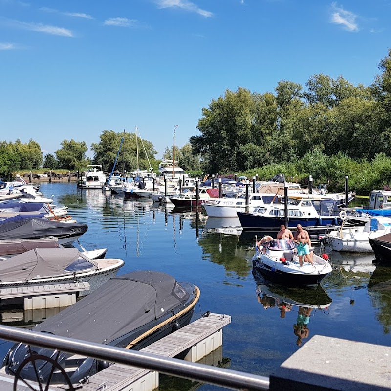 Jachthaven van Oversteeg | Boot en kano verhuur