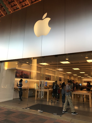 Apple Simi Valley, 1555 Simi Town Center Way, Simi Valley, CA 93065, USA, 