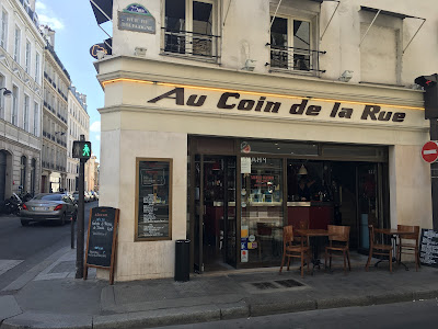 Au Coin de la Rue à Paris