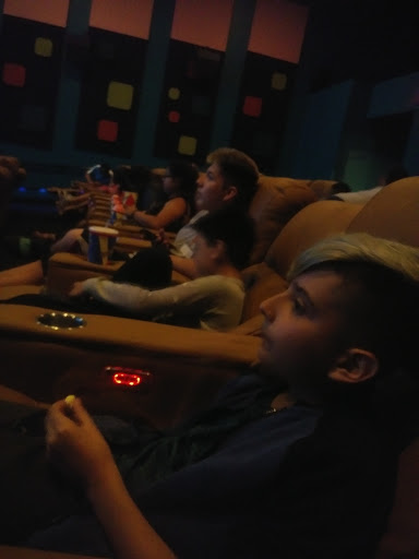 Movie Theater «North Riverside Luxury 6: Classic Cinemas», reviews and photos, 7501 W Cermak Rd, Riverside, IL 60546, USA